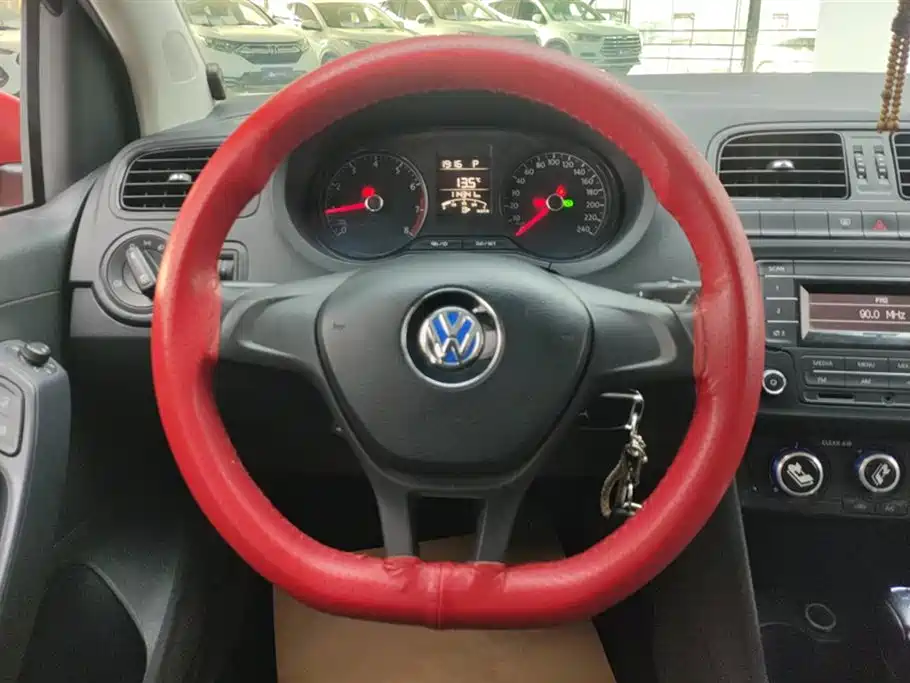 Volkswagen Polo 2016 1.4L Automatic Trend фото 15