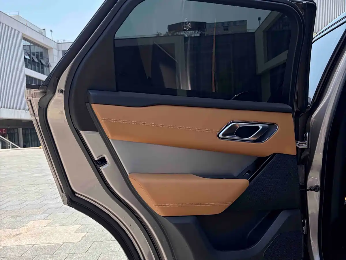 Фото 14 - Land Rover Range Rover Velar