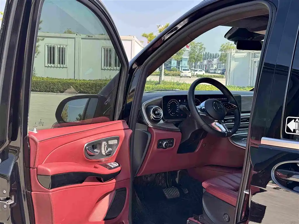 Mercedes-Benz V-Class 2025 2024 V 300 Pilot Edition