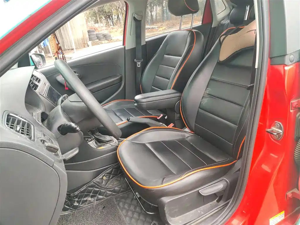 Volkswagen Polo 2014 1.4L Automatic Comfort Edition фото 11