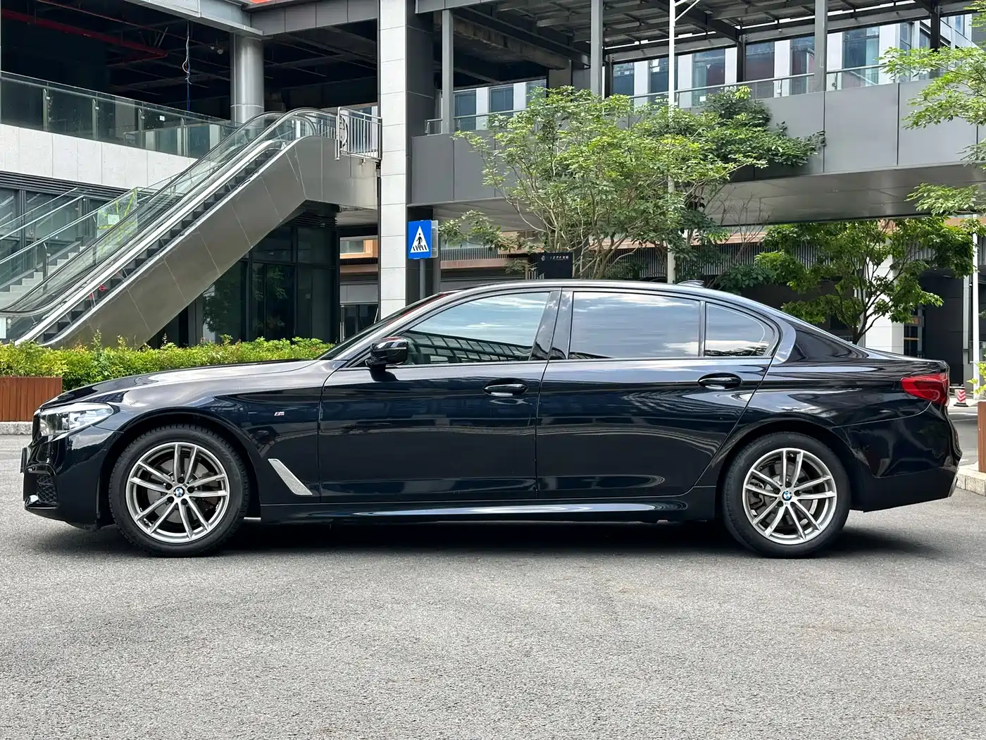BMW 5 Series 2020 525Li M Sport Package фото 8