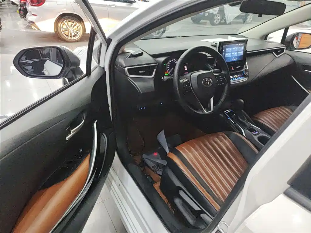 Toyota Corolla 2021 Hybrid 1.8L E-CVT Elite Edition фото 13