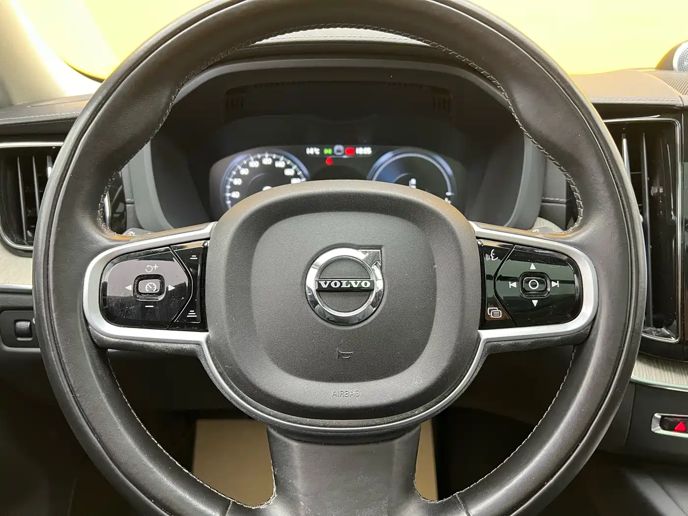 VOLVO XC60 PLUG IN HYBRID