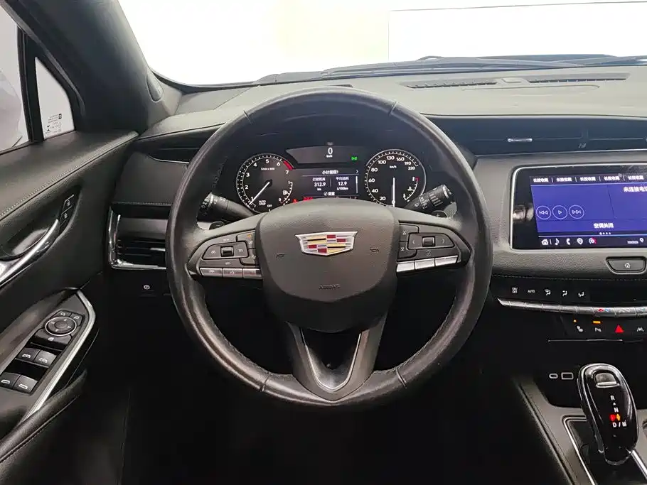 CADILLAC XT4