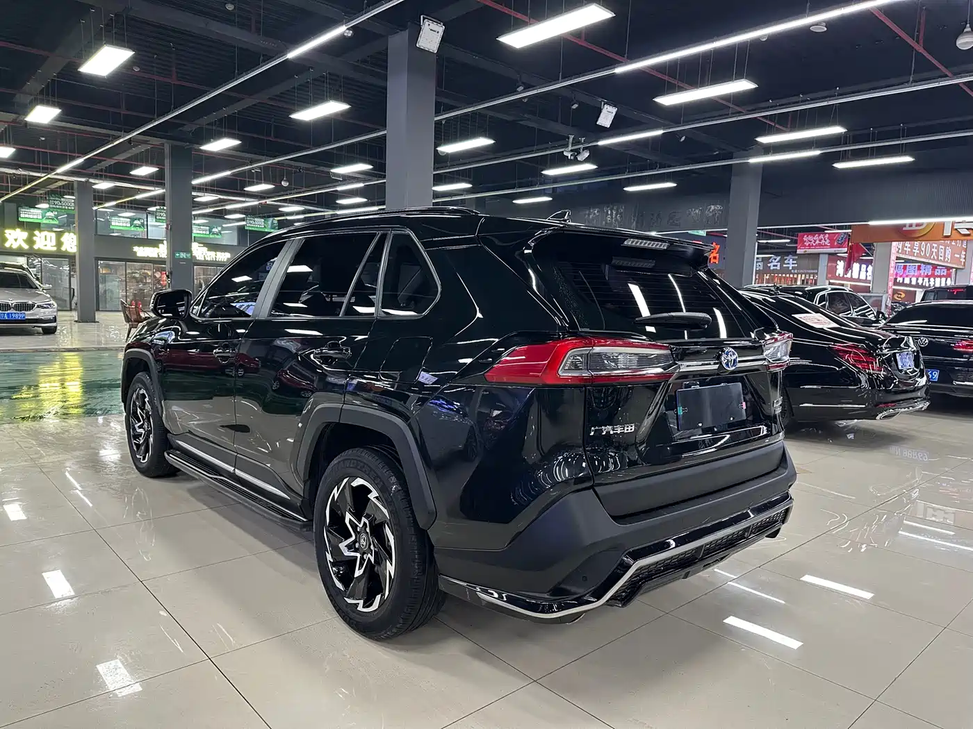 Toyota Wildlander 2020 Hybrid 2.5L E-CVT FWD Tech Edition фото 6