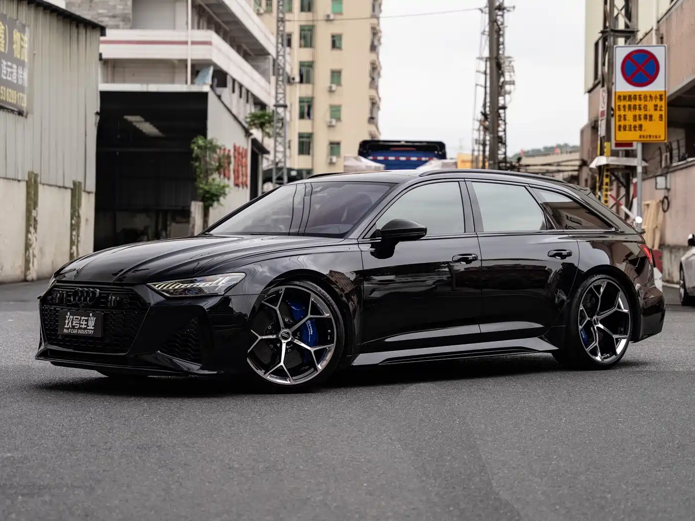 AUDI RS 6