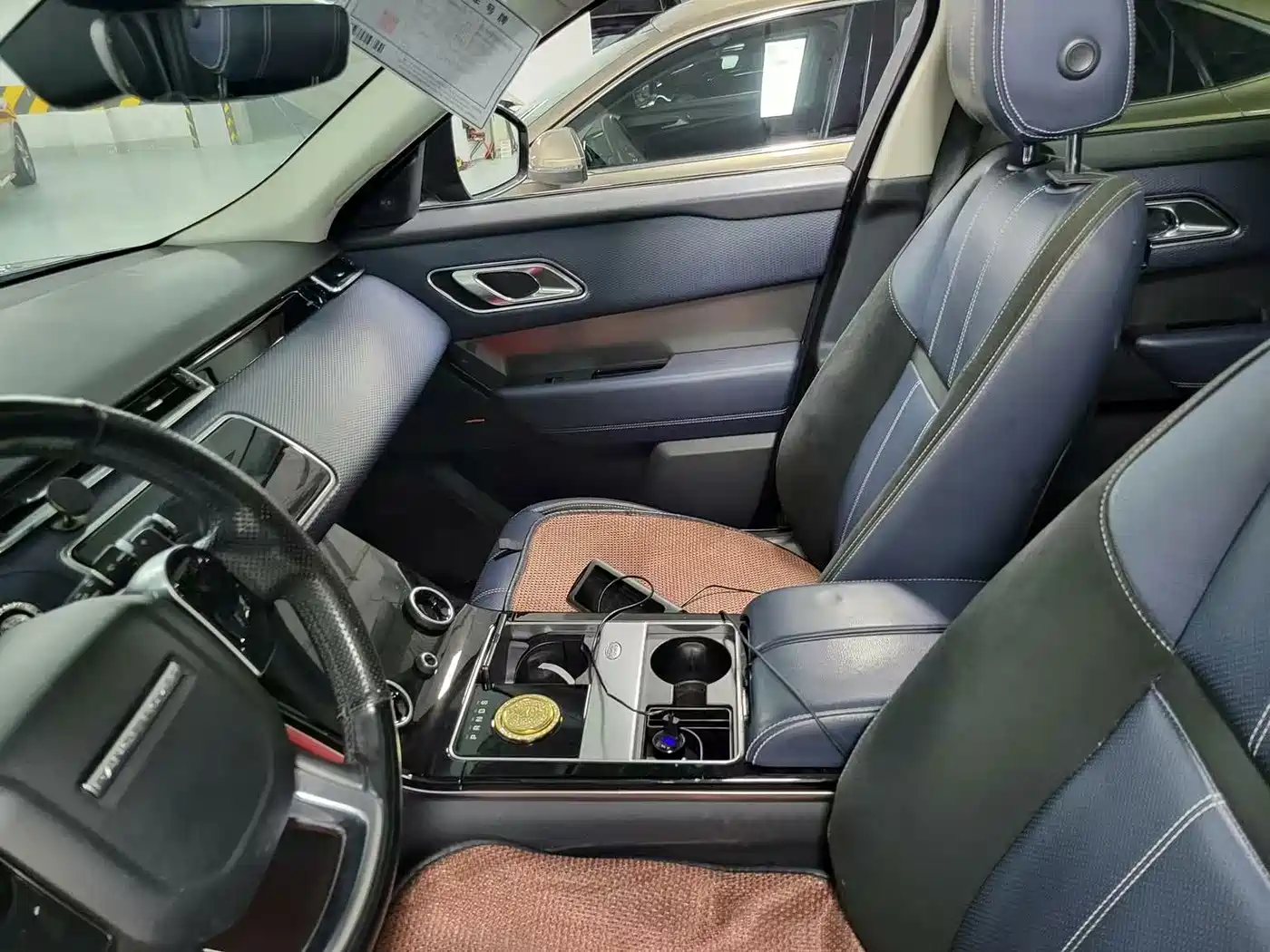 Фото 8 - Land Rover Range Rover Velar