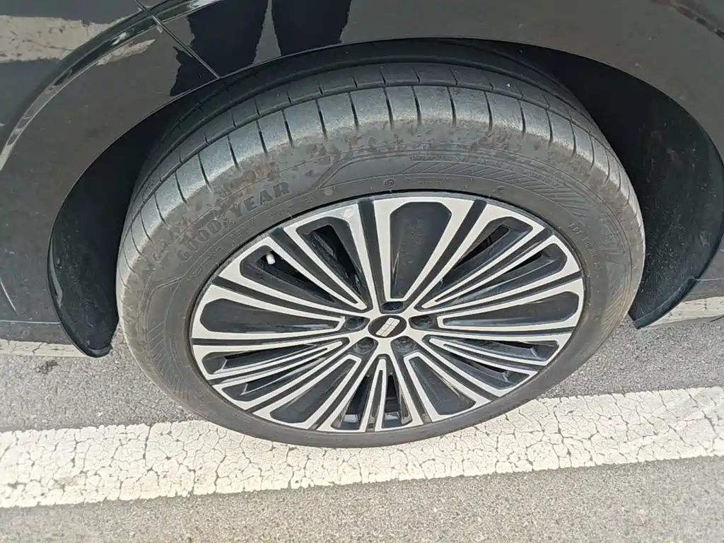 Geely Galaxy Galaxy M9 2025 2025 Base Model