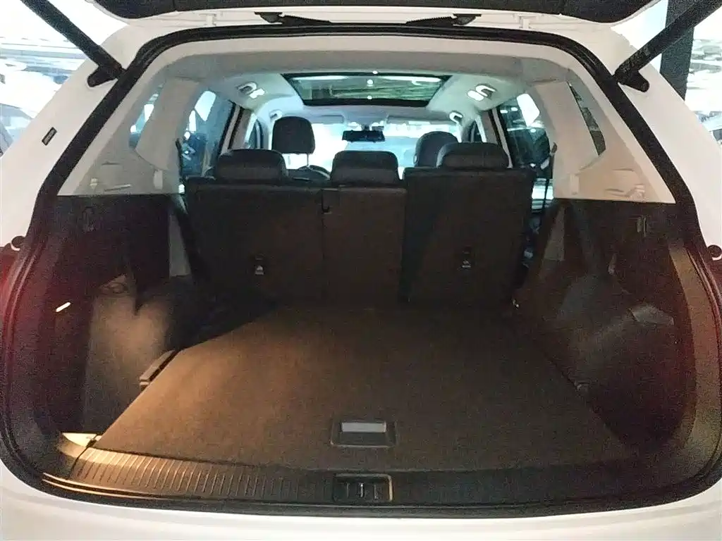 Volkswagen Tiguan L 2022 330TSI Auto 2WD R-Line Premium Edition фото 19