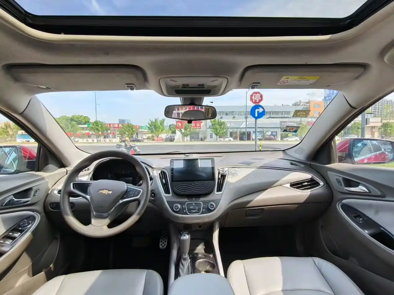 Photo 3 - Chevrolet Malibu XL