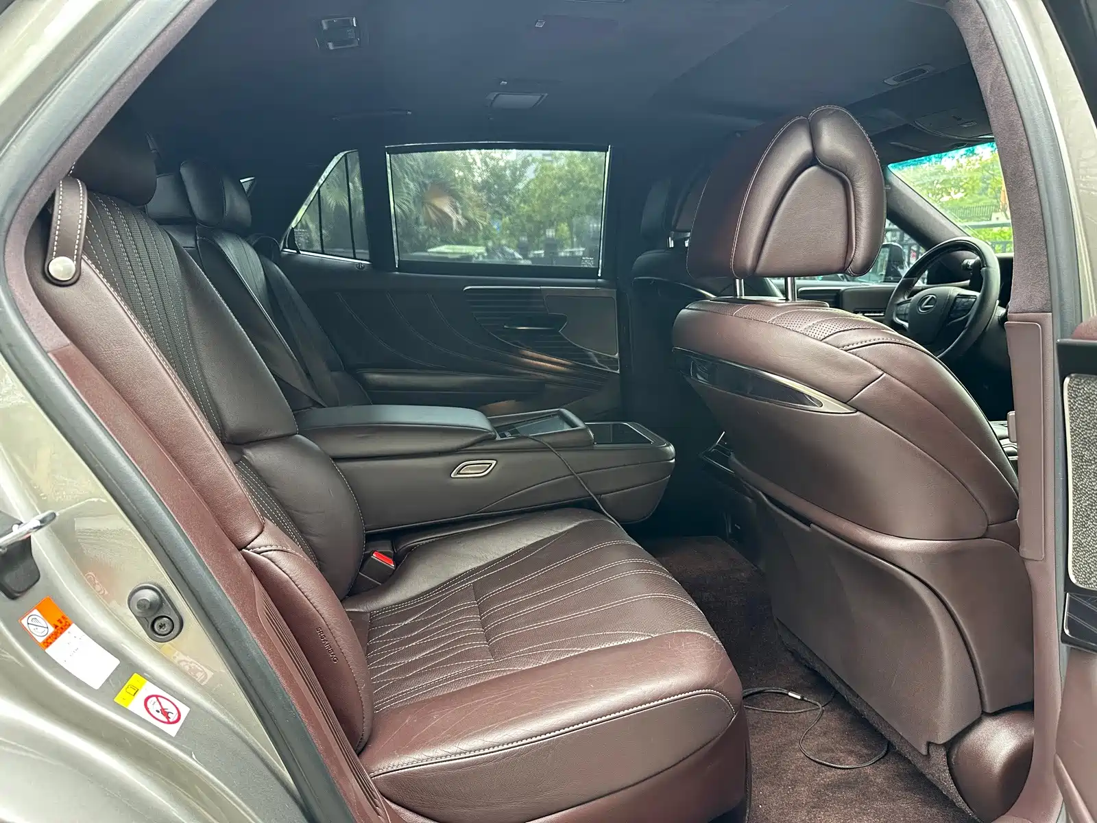 Фото 8 - Lexus LS