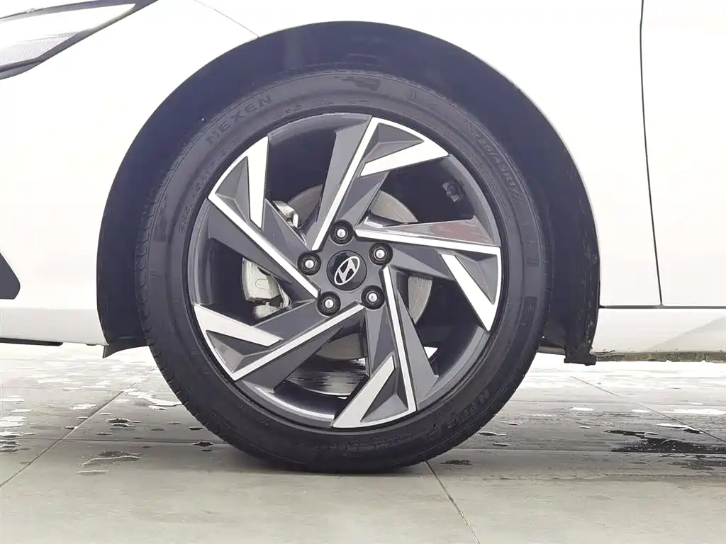 MODERN ELANTRA