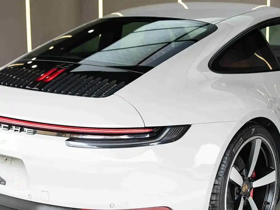 PORSCHE 911
