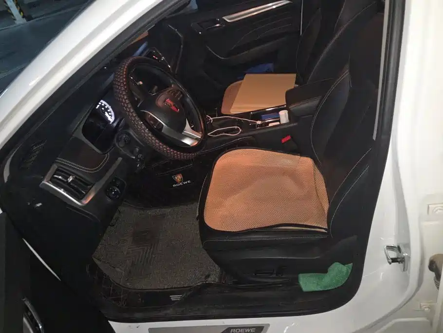 Roewe i6 2020 2020 PLUS 1.6L CVT 4G Connected Glory Holographic Edition