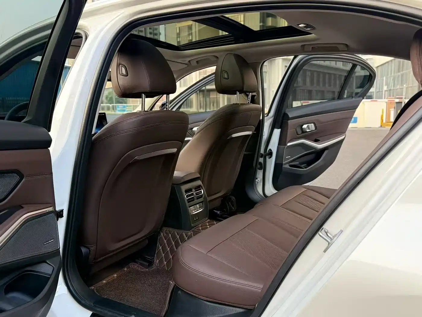 BMW 3 Series 2024 325Li M Sport Shadowline Package фото 6