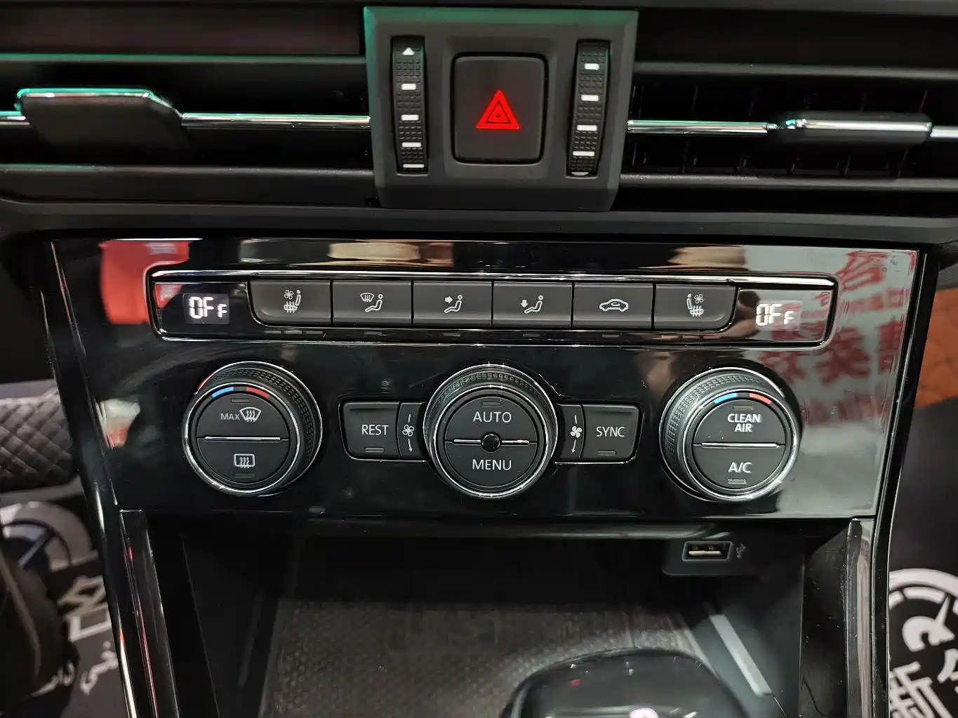 Volkswagen Passat 2019 330TSI Premium Edition China V фото 13