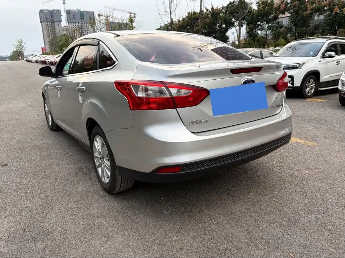 Фото 8 - Ford Focus