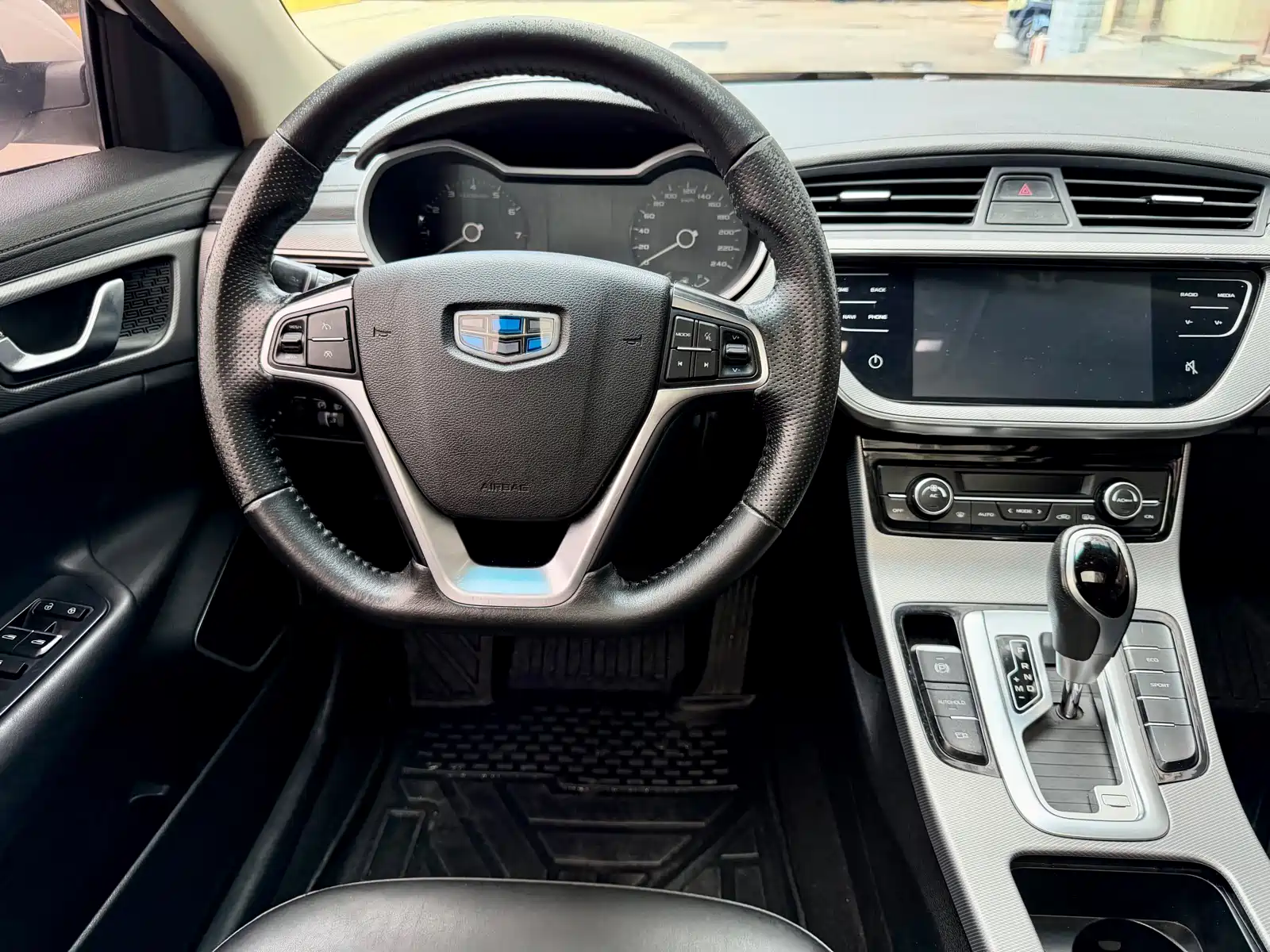 Фото 9 - Geely Emgrand GL