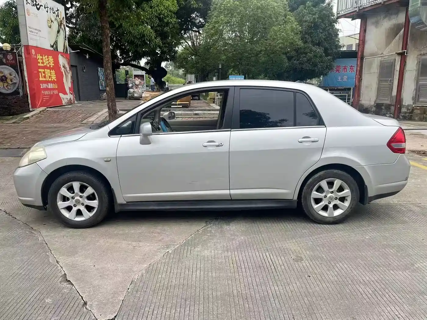 Фото 8 - Nissan Tiida