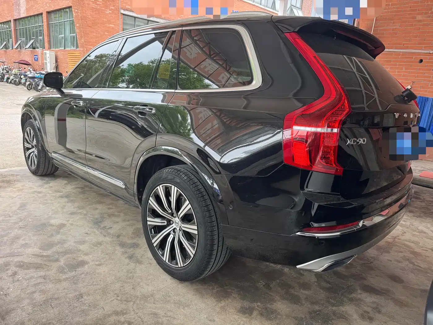 VOLVO XC90