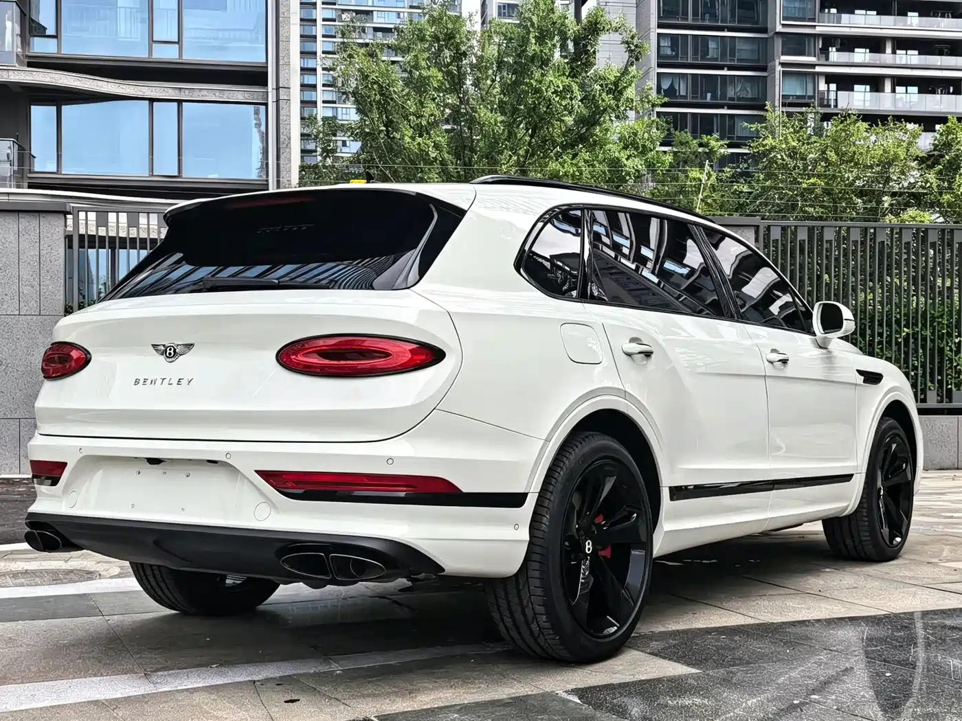 Bentley Bentayga 2024 2023 4.0T V8 Long Wheelbase Version