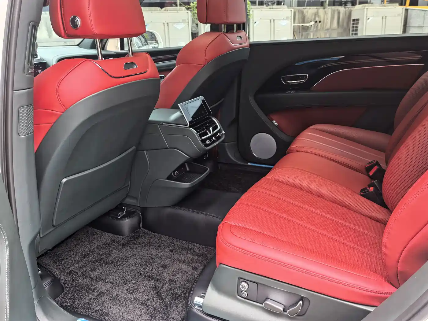Bentley Bentayga 2024 2023 4.0T V8 Long Wheelbase Version