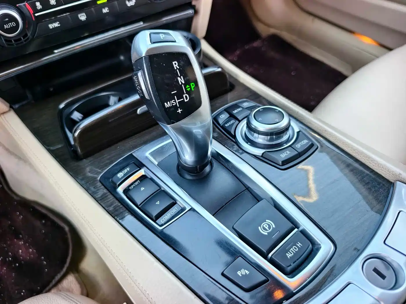 BMW 7 Series 2009 740Li Premium фото 11