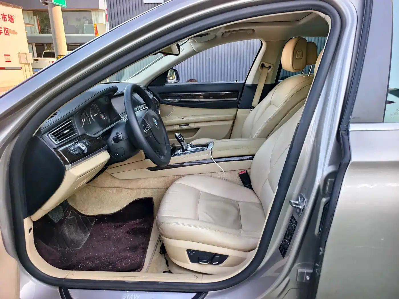 BMW 7 Series 2009 740Li Premium фото 7