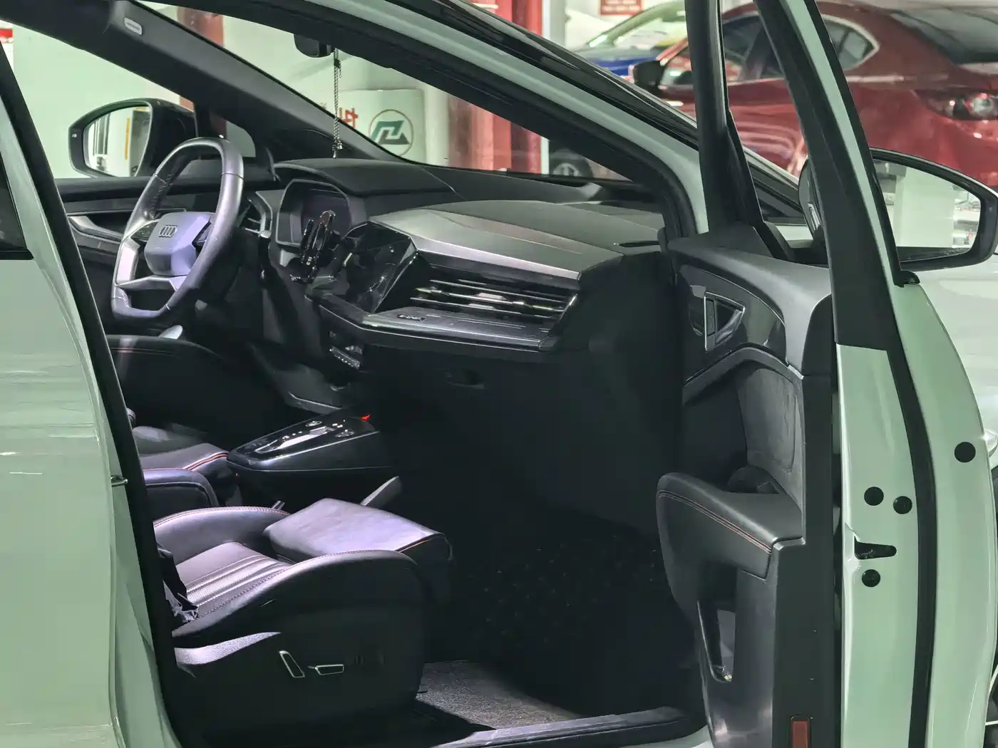 Audi Q5 e-tron 2022 2022 40 e-tron Starlight Mech Suit