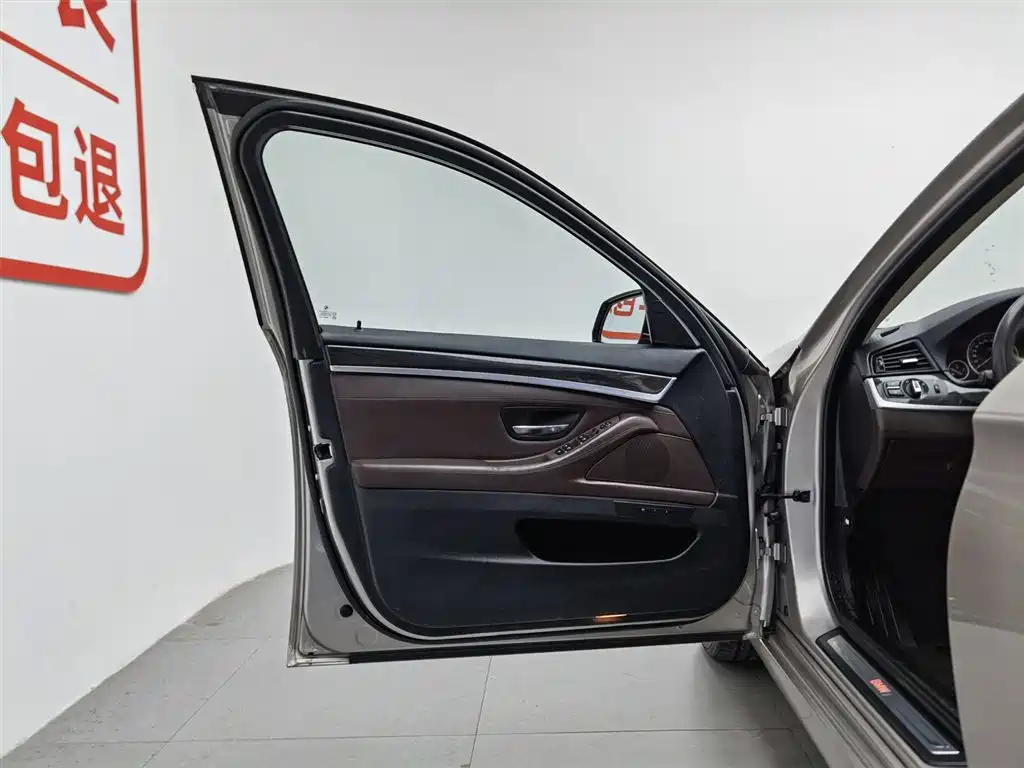 BMW 5 Series 2014 525Li Luxury Design Package фото 8