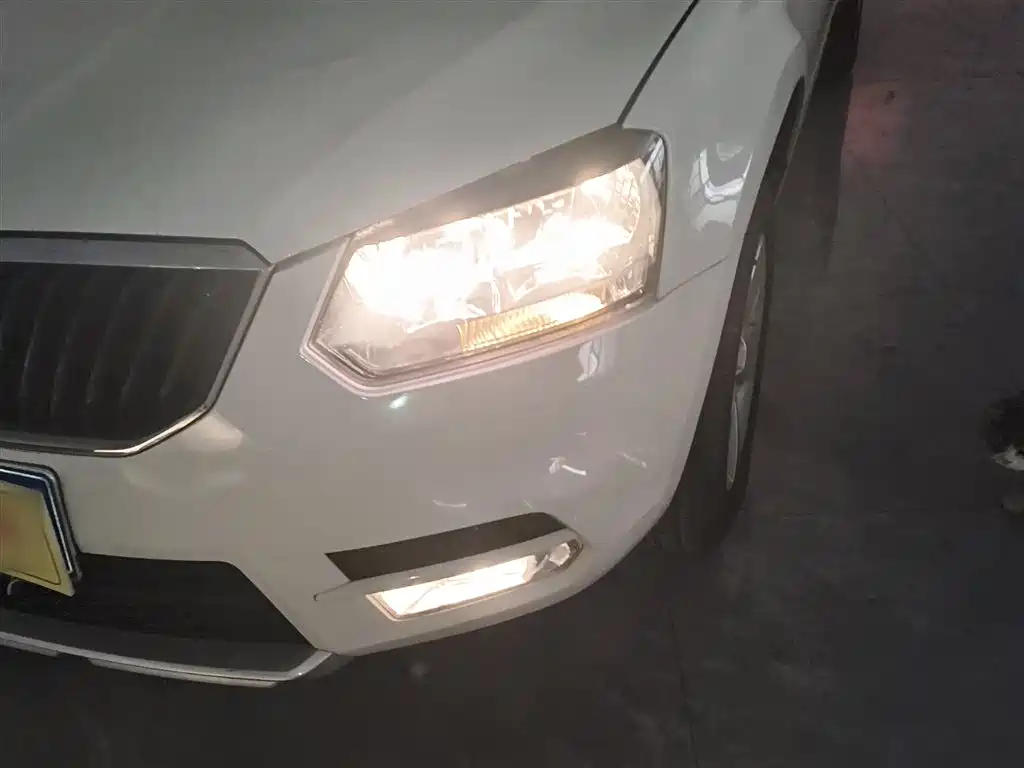 Škoda Yeti 2017 TSI280 DSG Advance фото 24