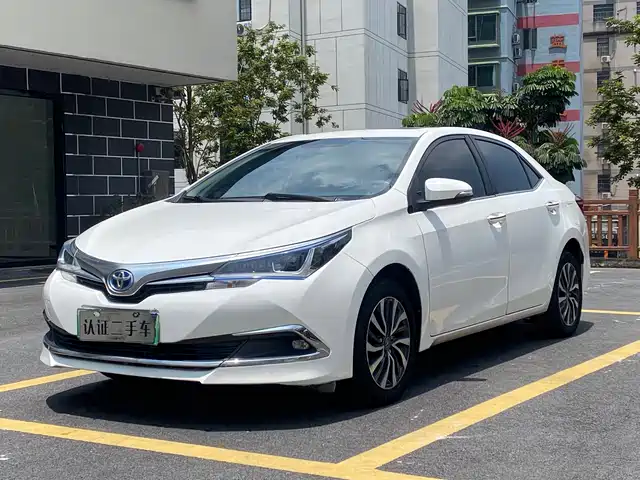  Toyota Corolla Twin Engine E+ 2019 1.8L E-CVT Leading Edition