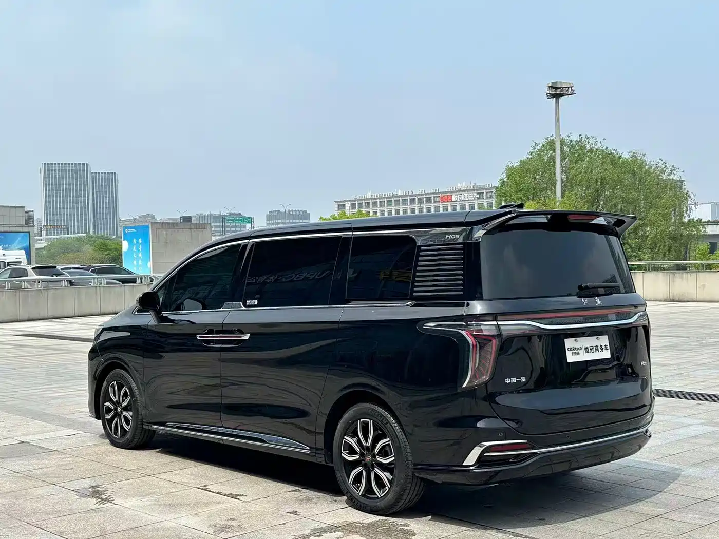 Hongqi HQ9 2024 2023 2.0T Smart Connect Flag Enjoy Edition
