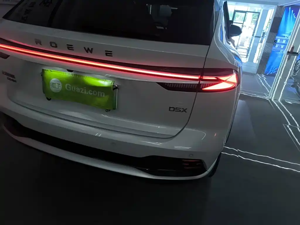 Photo 8 - Roewe D5X DMH