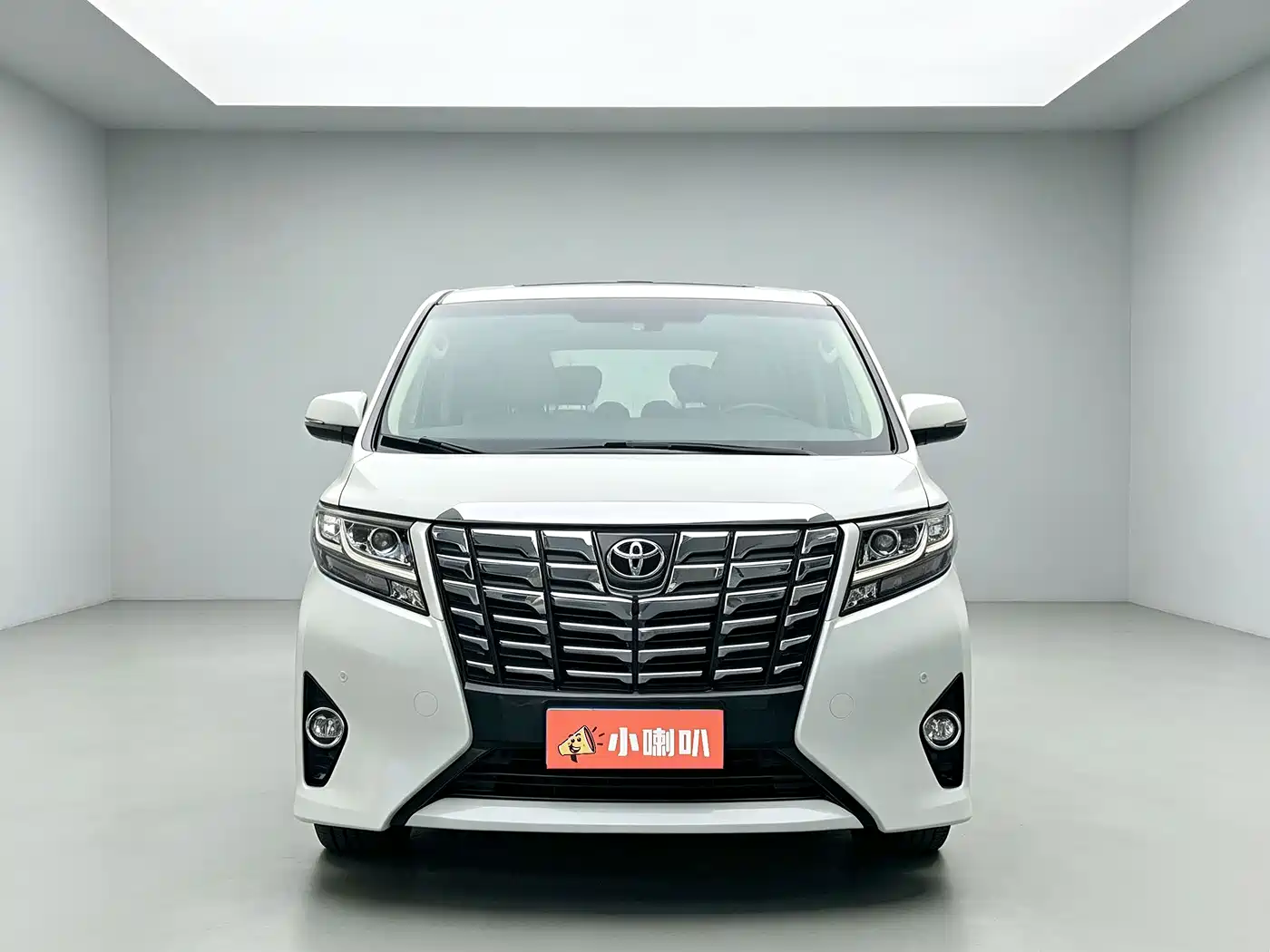 Photo 2 - Toyota Alphard