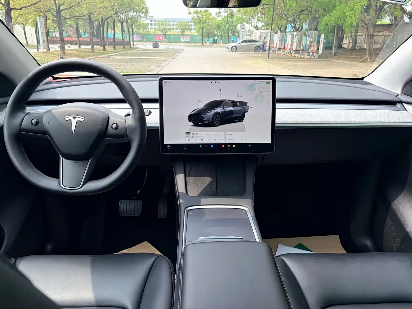 TESLA MODEL Y