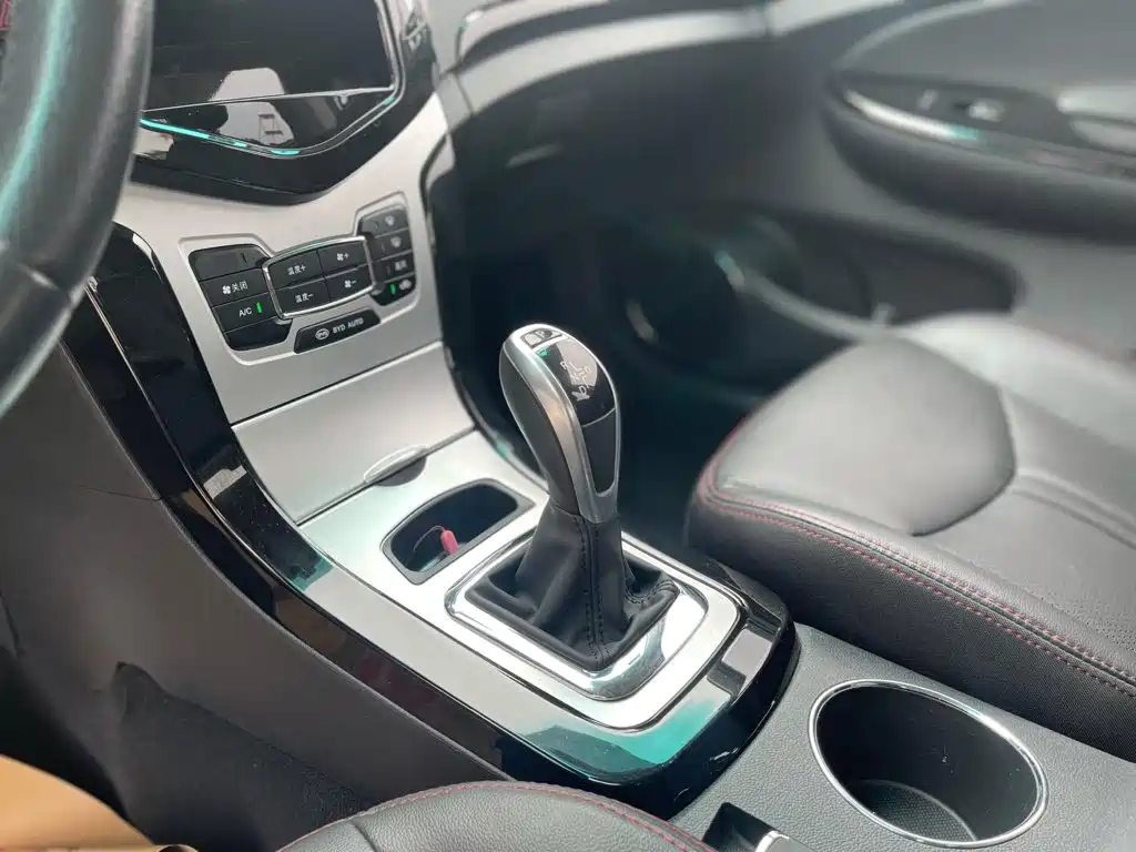 BYD E5