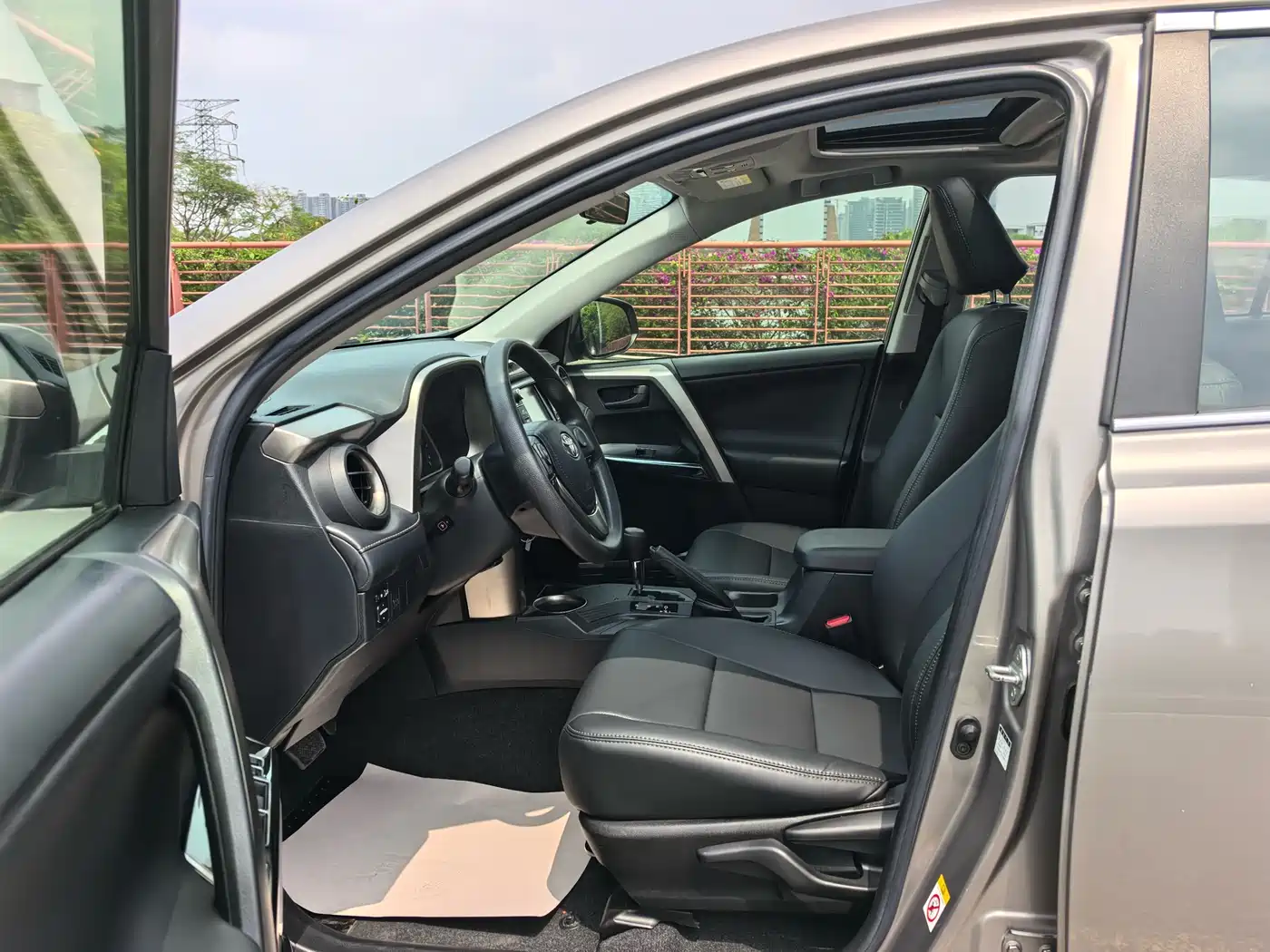 Toyota RAV4 Rongfang 2015 2.0L CVT 2WD Trend Edition фото 4