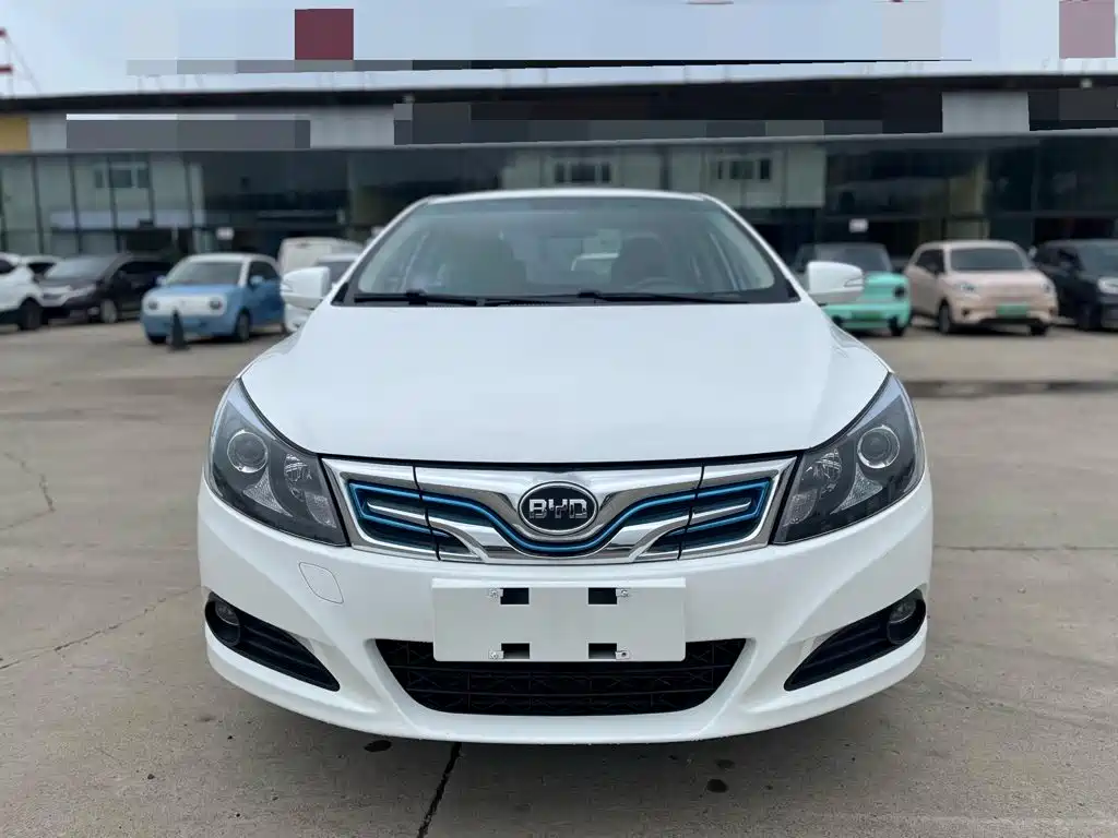 BYD E5