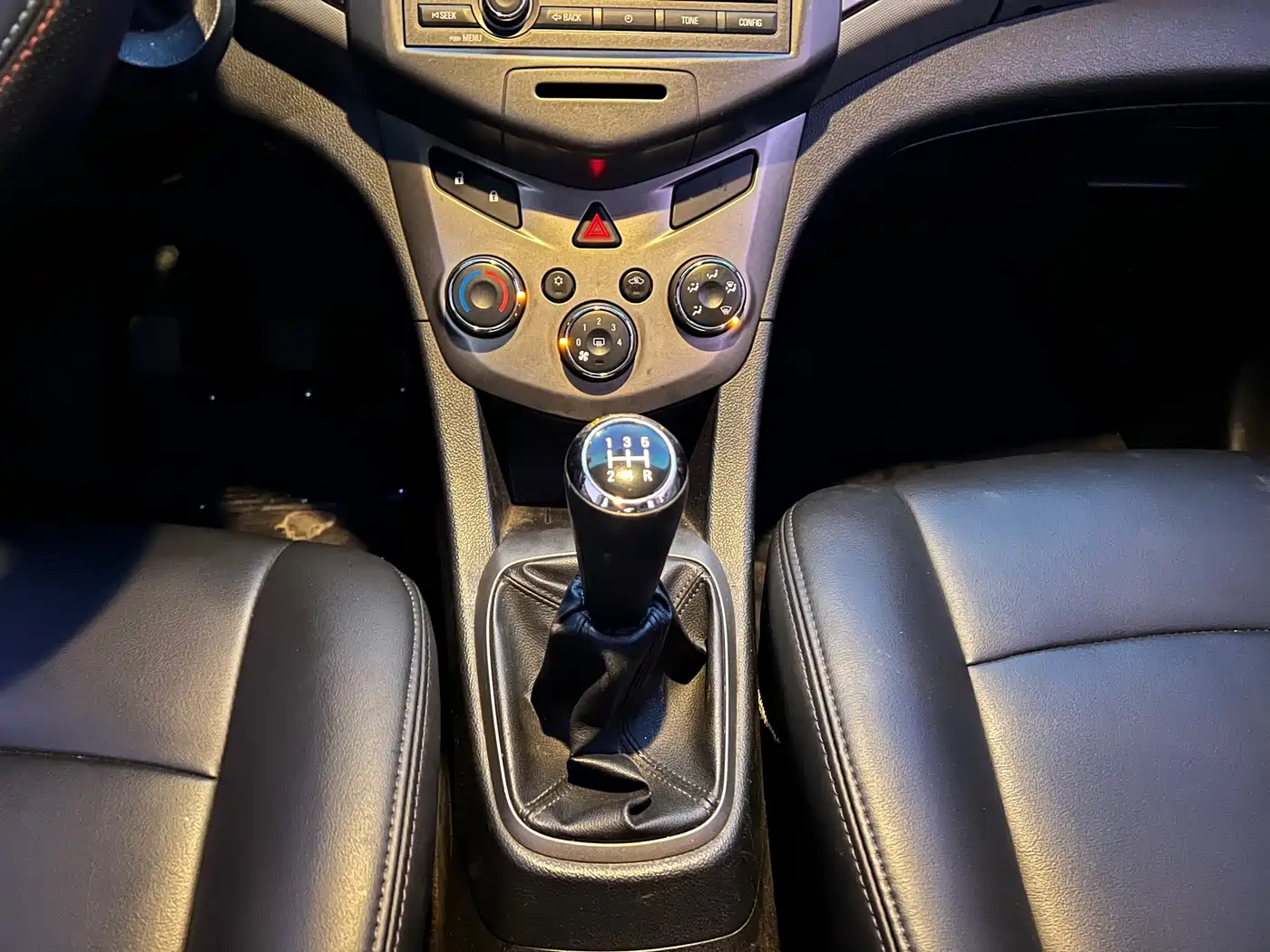 Chevrolet Aveo 2011 Sedan 1.4L MT SL фото 12