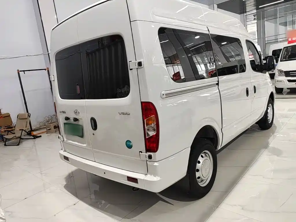 SAIC Maxus Xintu V80 2026 2025 Value Edition Aoyun 2.0T Manual Short Wheelbase Medium Roof 127Ps 5/6-seater