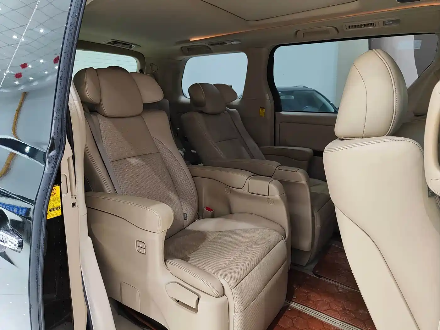 Toyota Alphard 2011 Model 2.4L Luxury фото 12