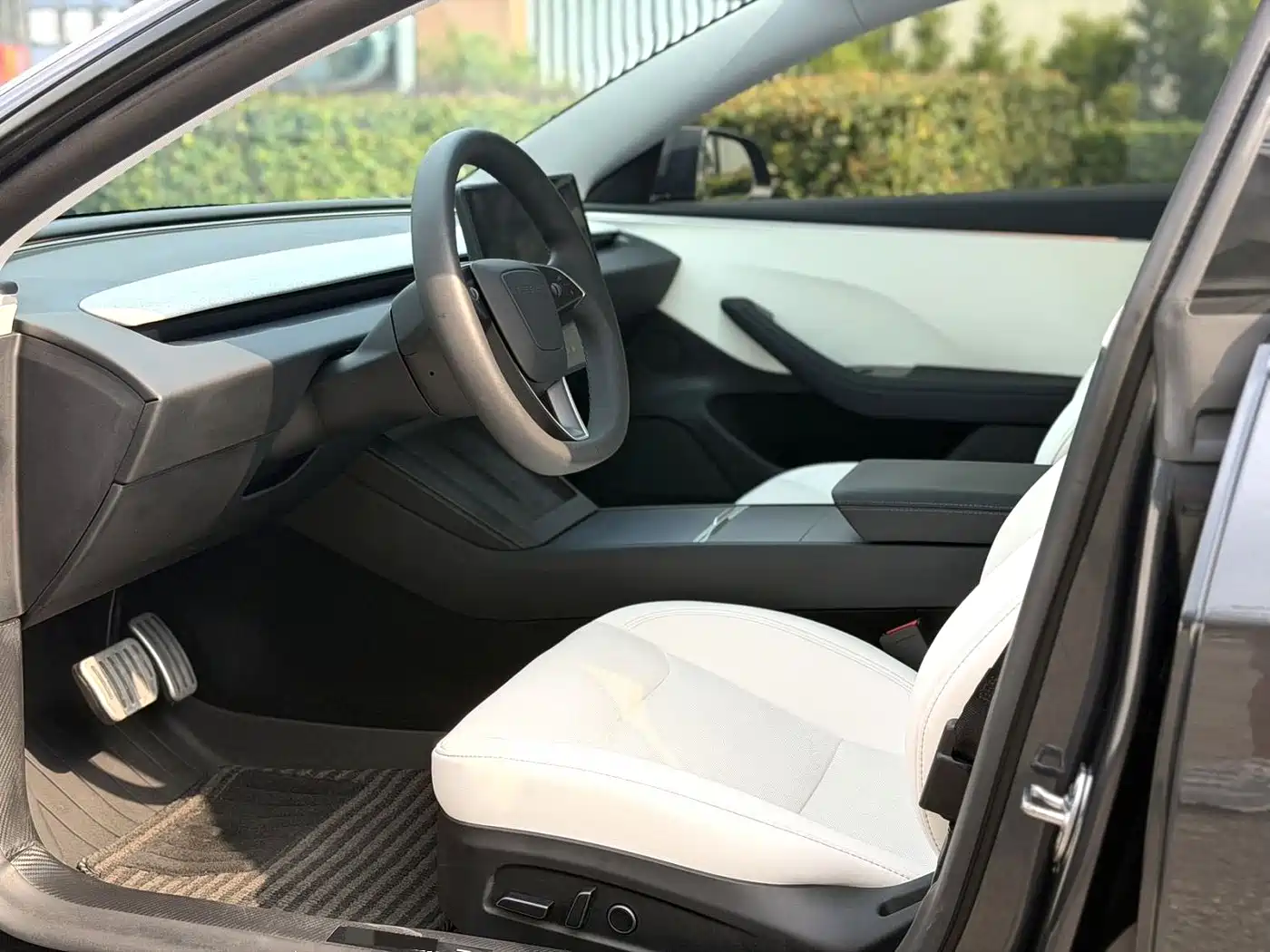 Фото 3 - Tesla Model 3