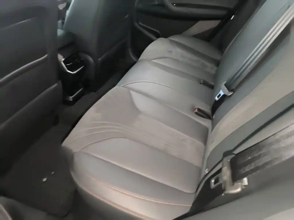 Photo 17 - Roewe D5X DMH