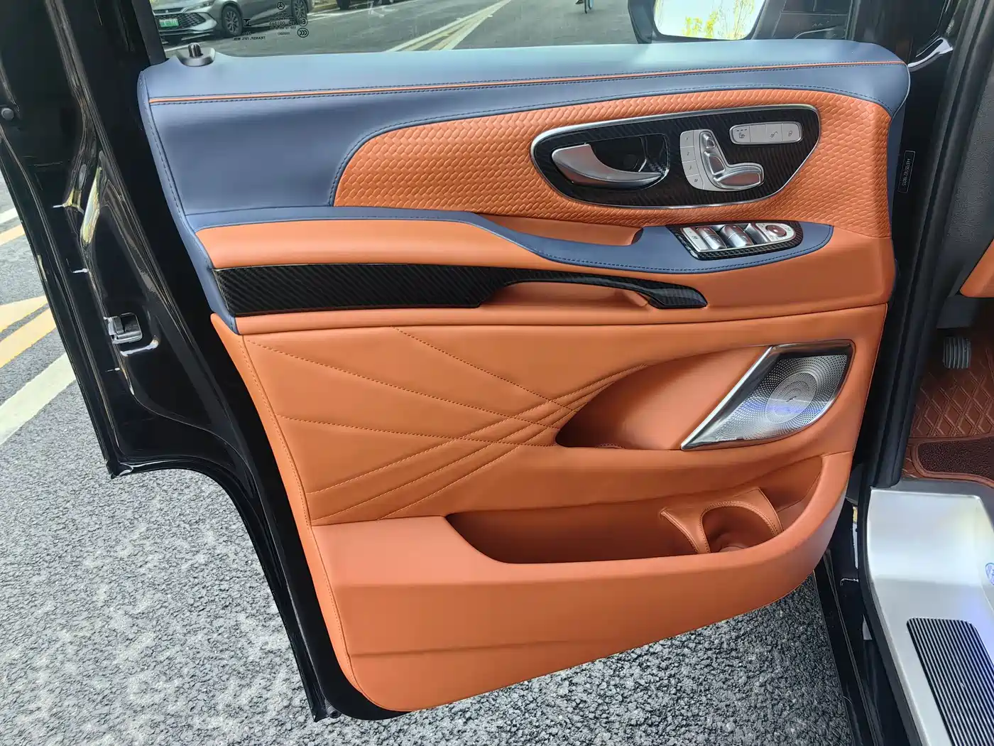 Mercedes-Benz Vito 2023 2.0T Elite 7-Seater фото 32