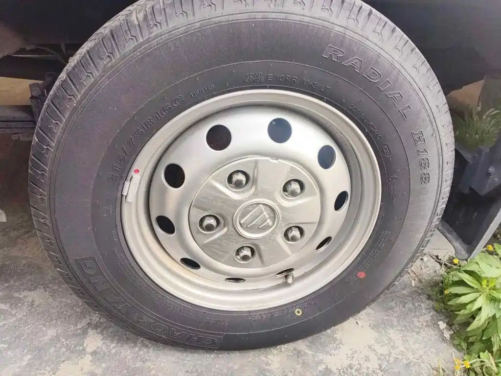 Foton Tuyano 2025 2023 2.8T Automatic Jixiang Long Wheelbase Medium Roof Single Rear Tire 7/9 Seater