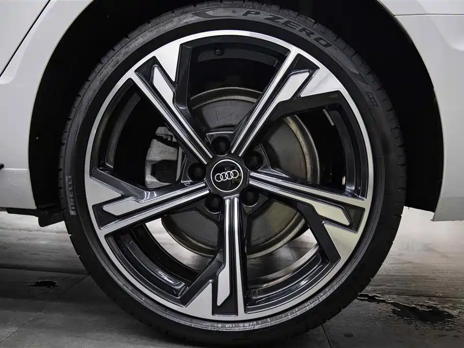 Audi A4L 2025 2 Million Celebration Edition 40 TFSI Luxury Dynamic B&O Starlight Night Edition фото 11
