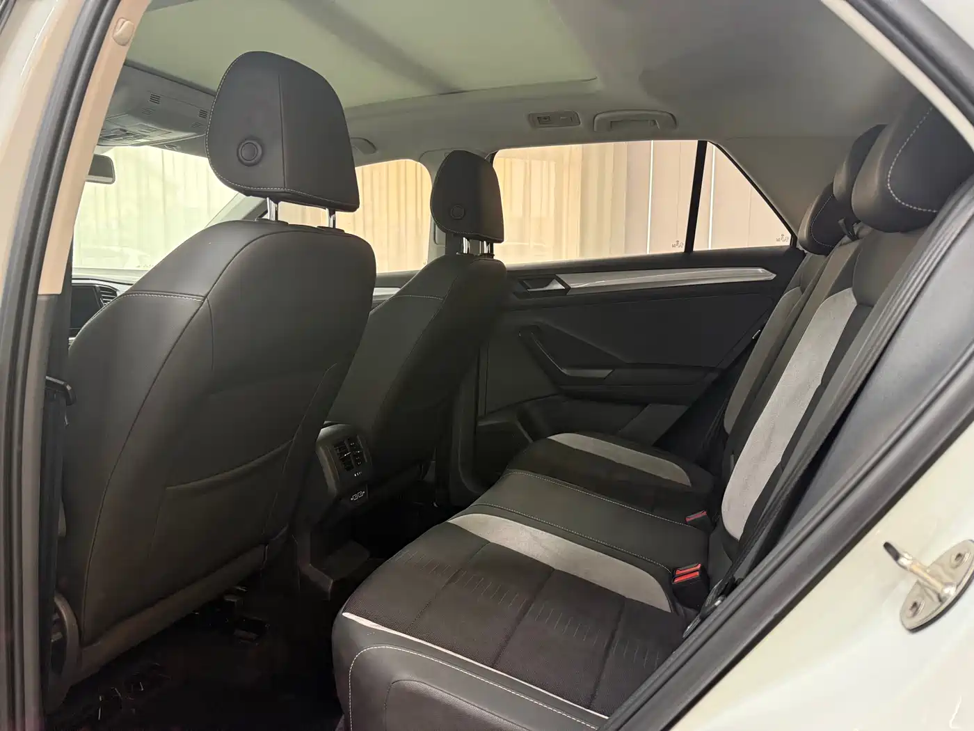 Volkswagen T-ROC 2022 280TSI DSG 2WD Elite PLUS фото 12