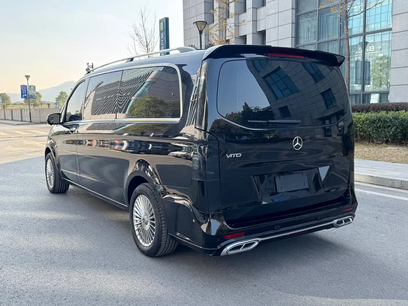 Mercedes-Benz Vito 2023 2.0T Elite 7-Seater фото 5