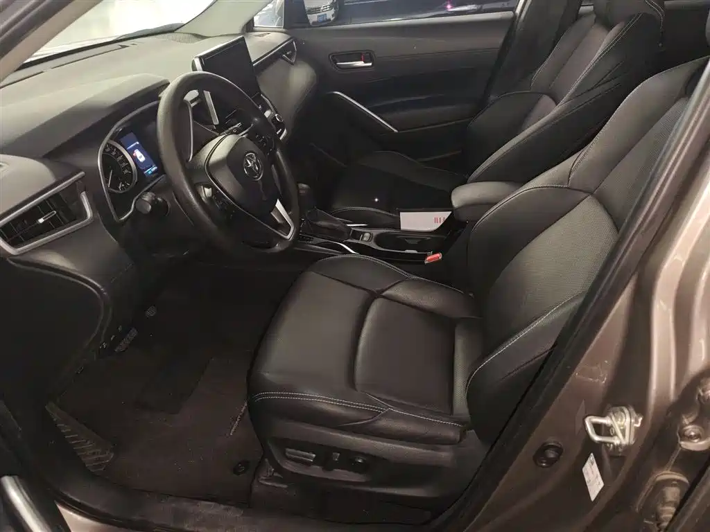 Toyota Frontlander 2022 2.0L CVT Luxury PLUS Edition фото 15